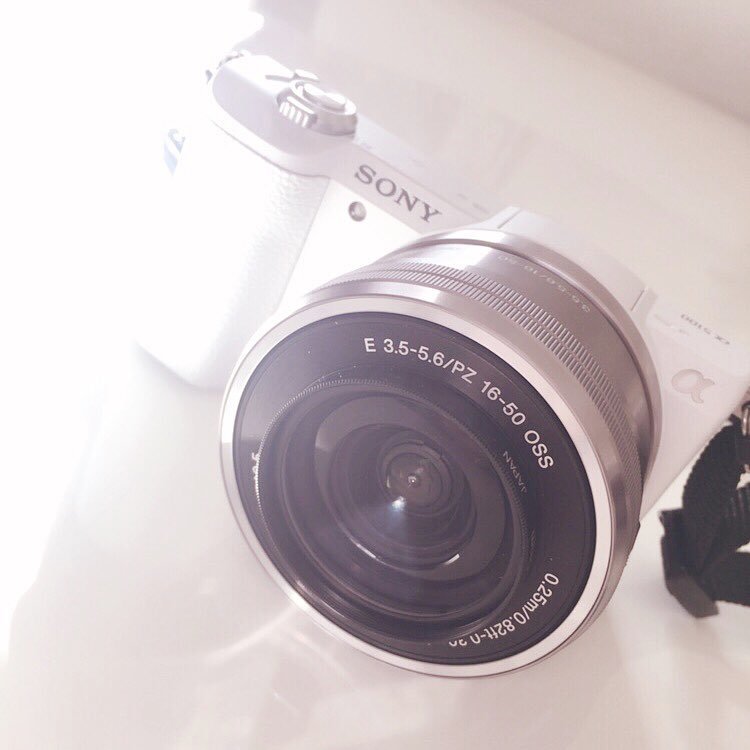 ソニーミラーレスカメラ：SONY α5100