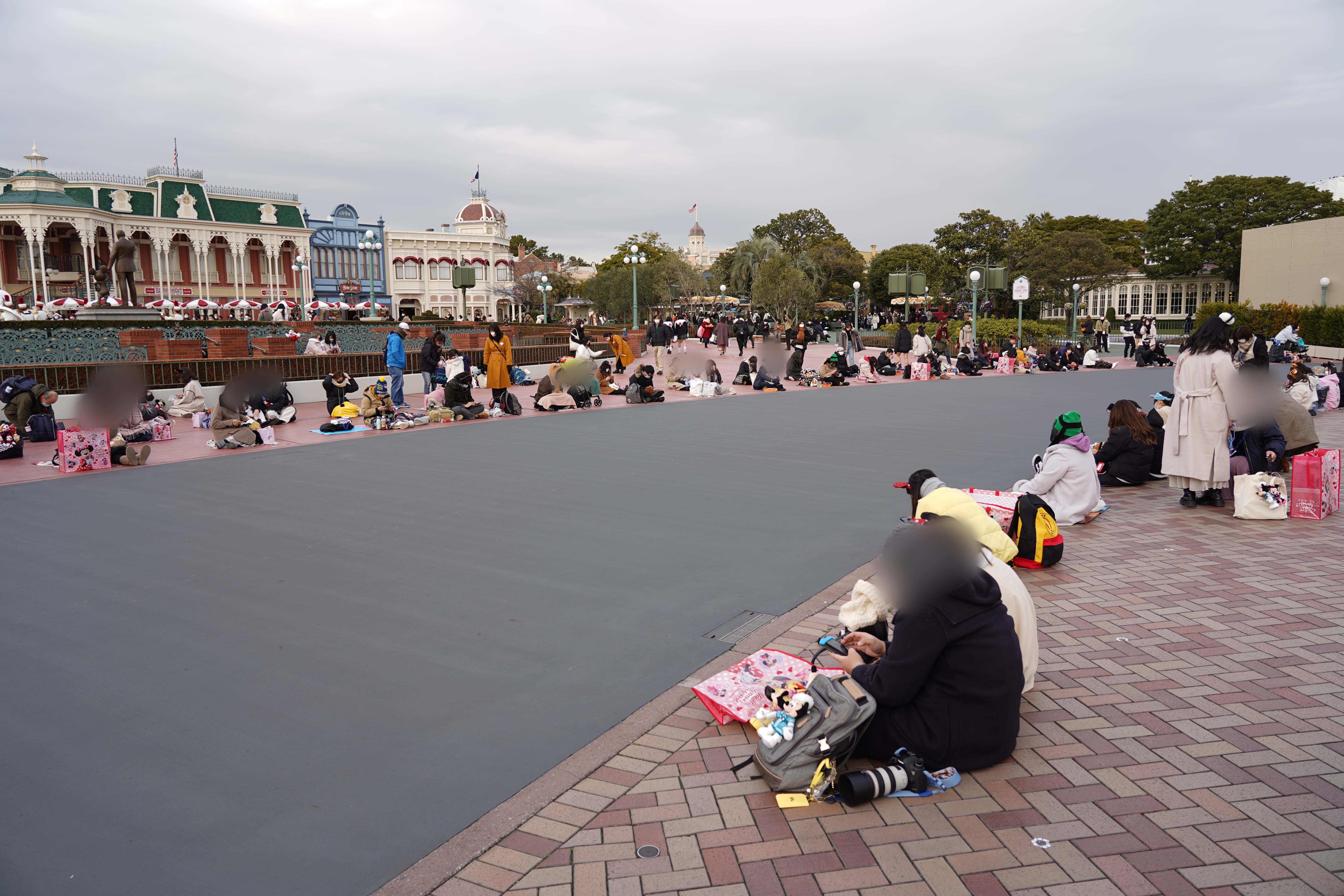 トータリーミニーマウスのパレード待ちの様子（15時40分ごろ）