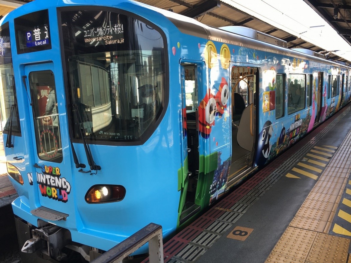 JRゆめ咲線のラッピング電車