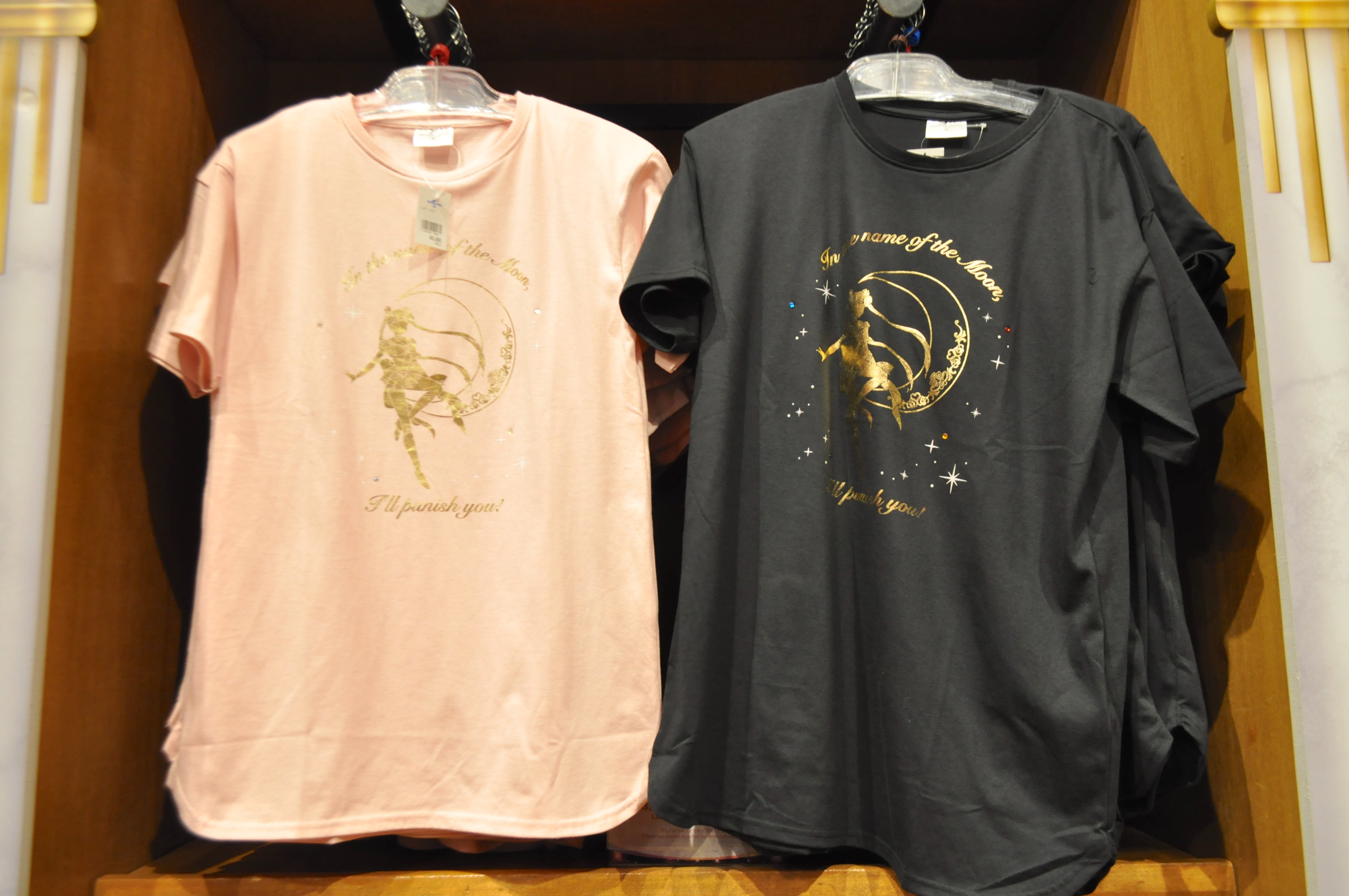 Tシャツ（黒・写真右）（USJ×セーラームーングッズ）