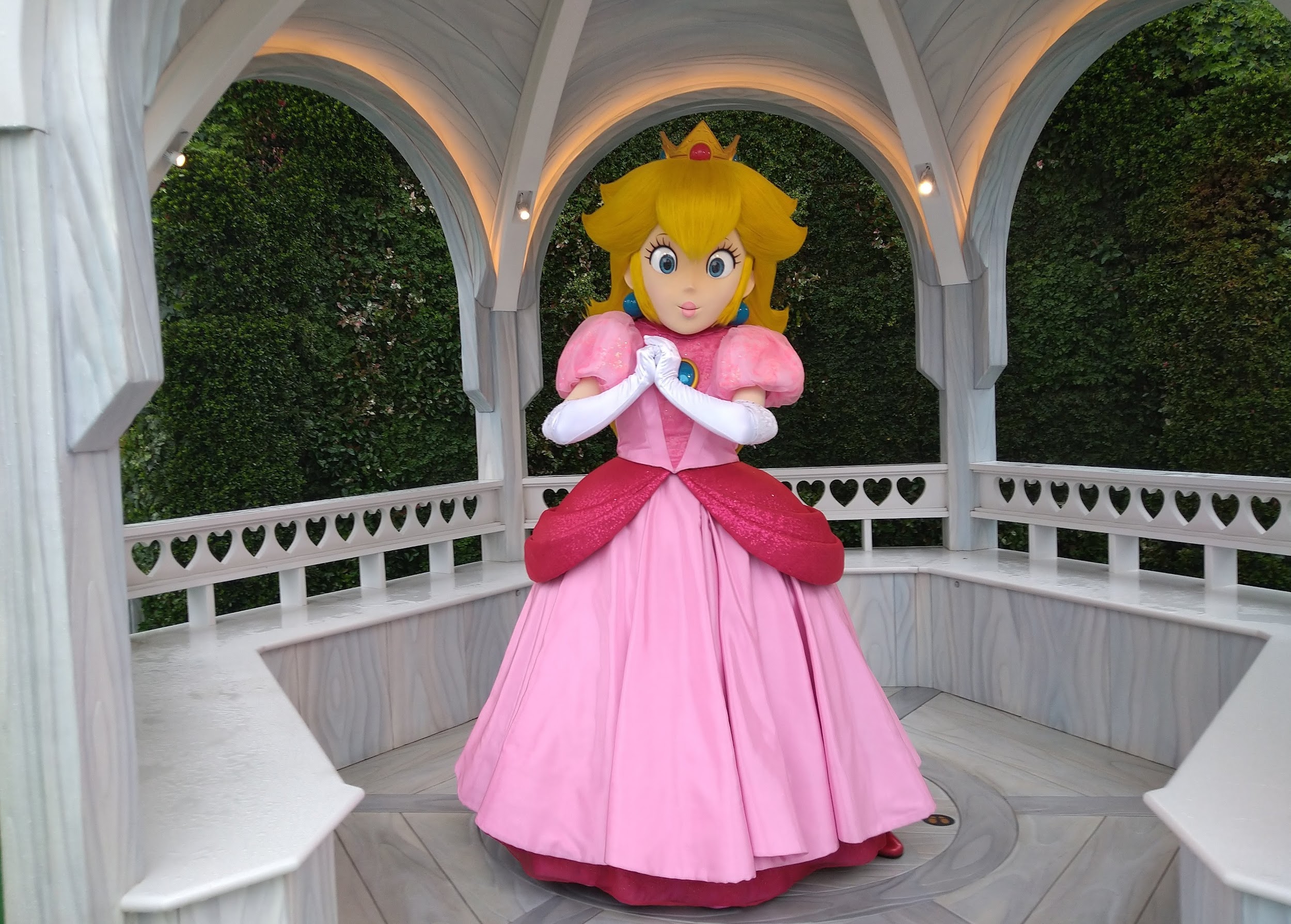 【マリオシリーズ】ピーチ姫を徹底解説！プロフィールやクッパとの関係は？USJでピーチ姫に会える場所も！