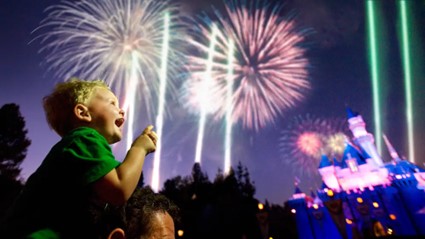 カリフォルニアディズニーで公演されている夜のショーを紹介！