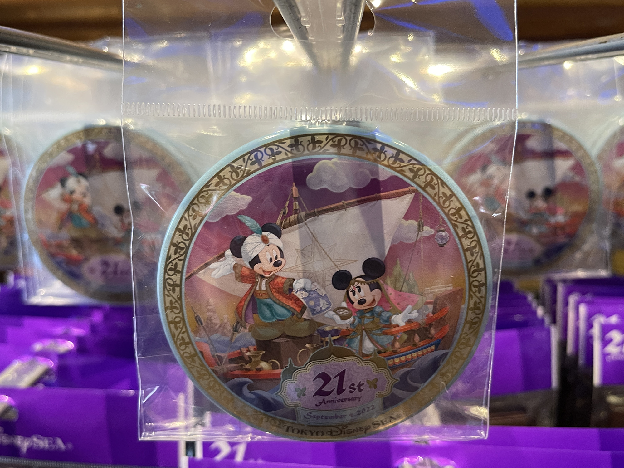 缶バッジ ディズニーシー21周年グッズ