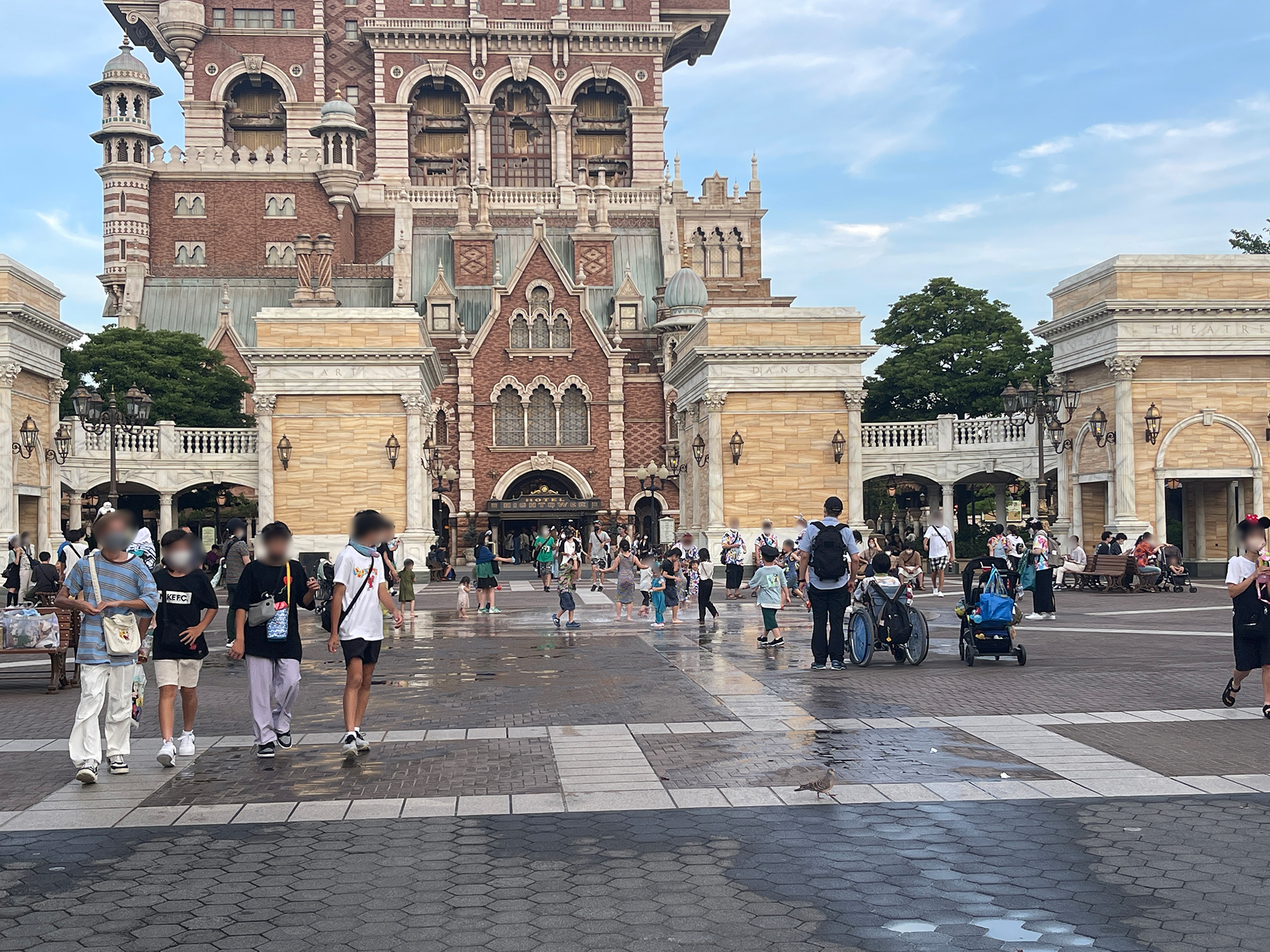 ディズニーシー8月の混雑状況 暑いので水遊びが人気