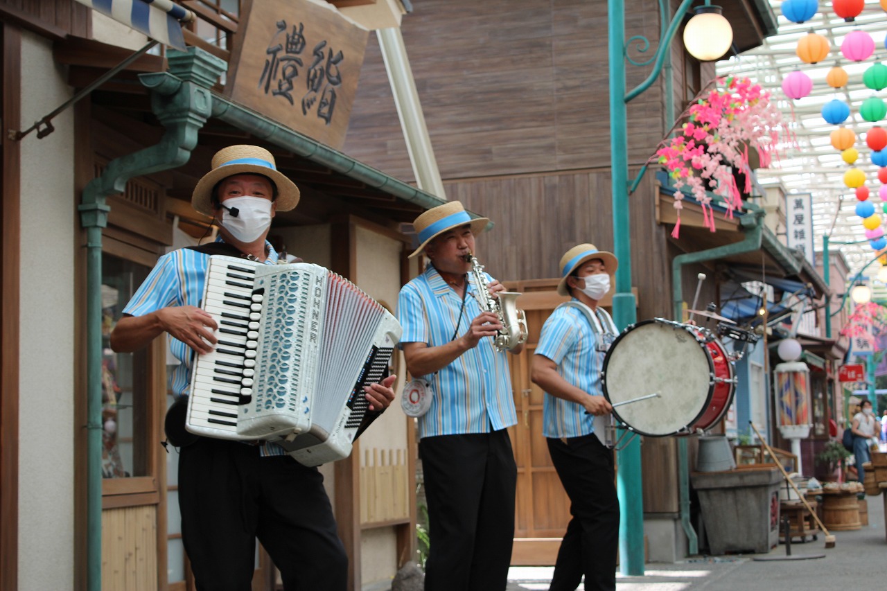 郷愁！商店街チンドンバンド！の演奏