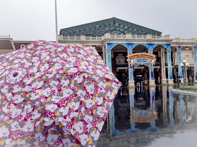 雨の日のディズニーランド