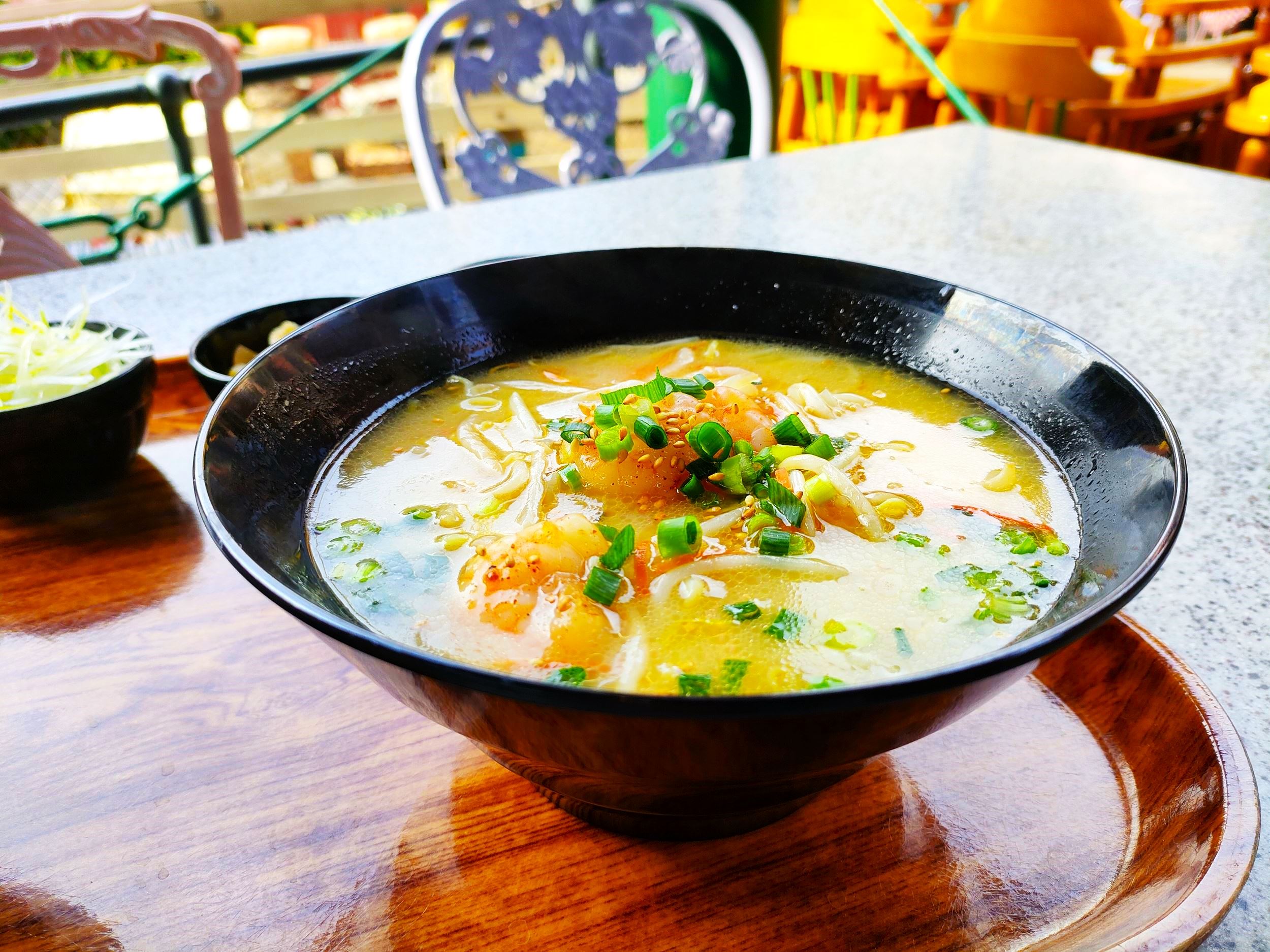 【2024年夏】ディズニーで食べられるラーメン・うどんの全メニューと販売場所まとめ