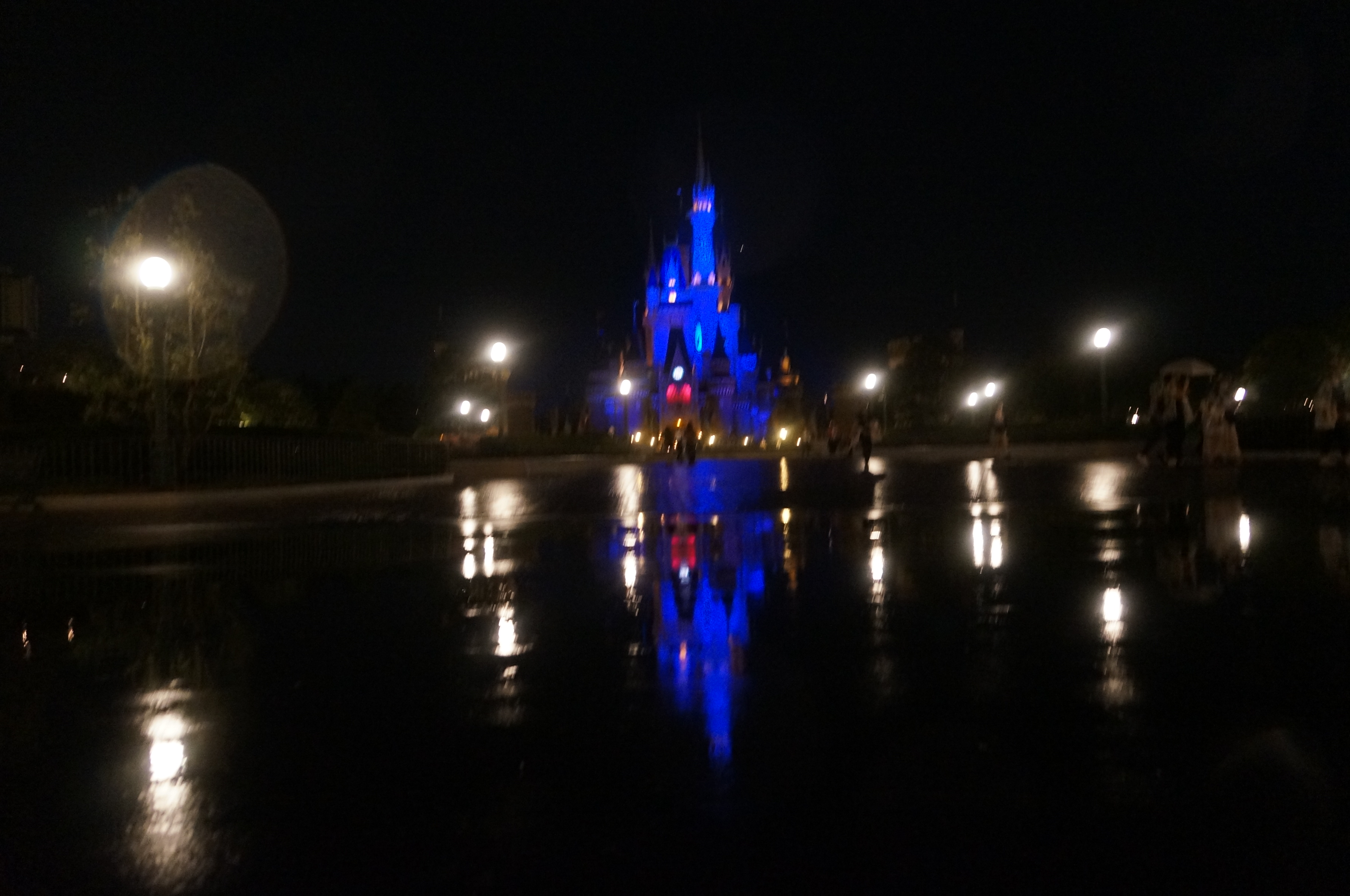 雨の日のディズニーランド