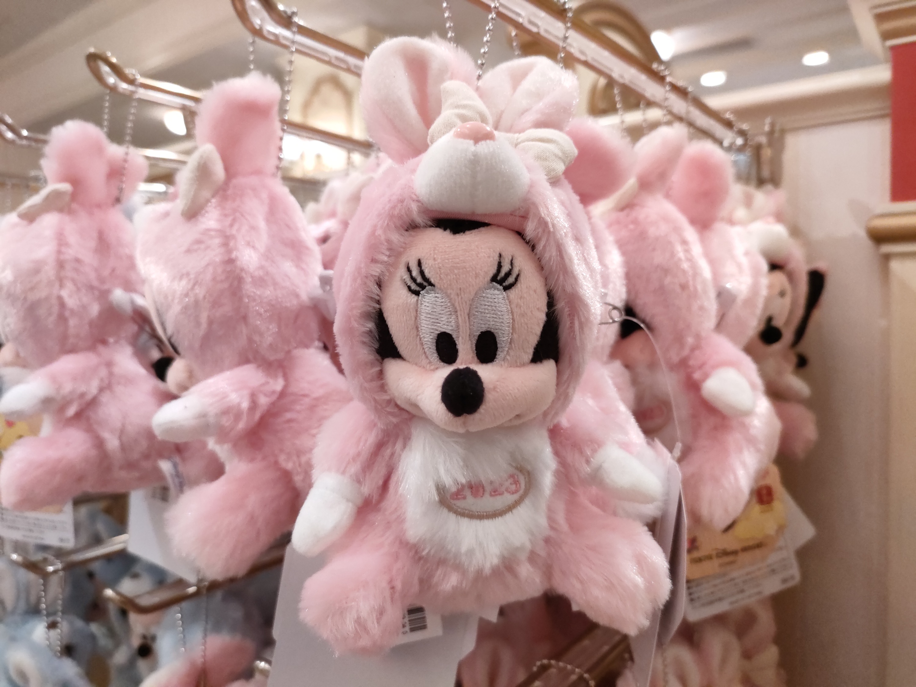 ディズニーお正月グッズ：うさぎミニーぬいぐるみバッジ