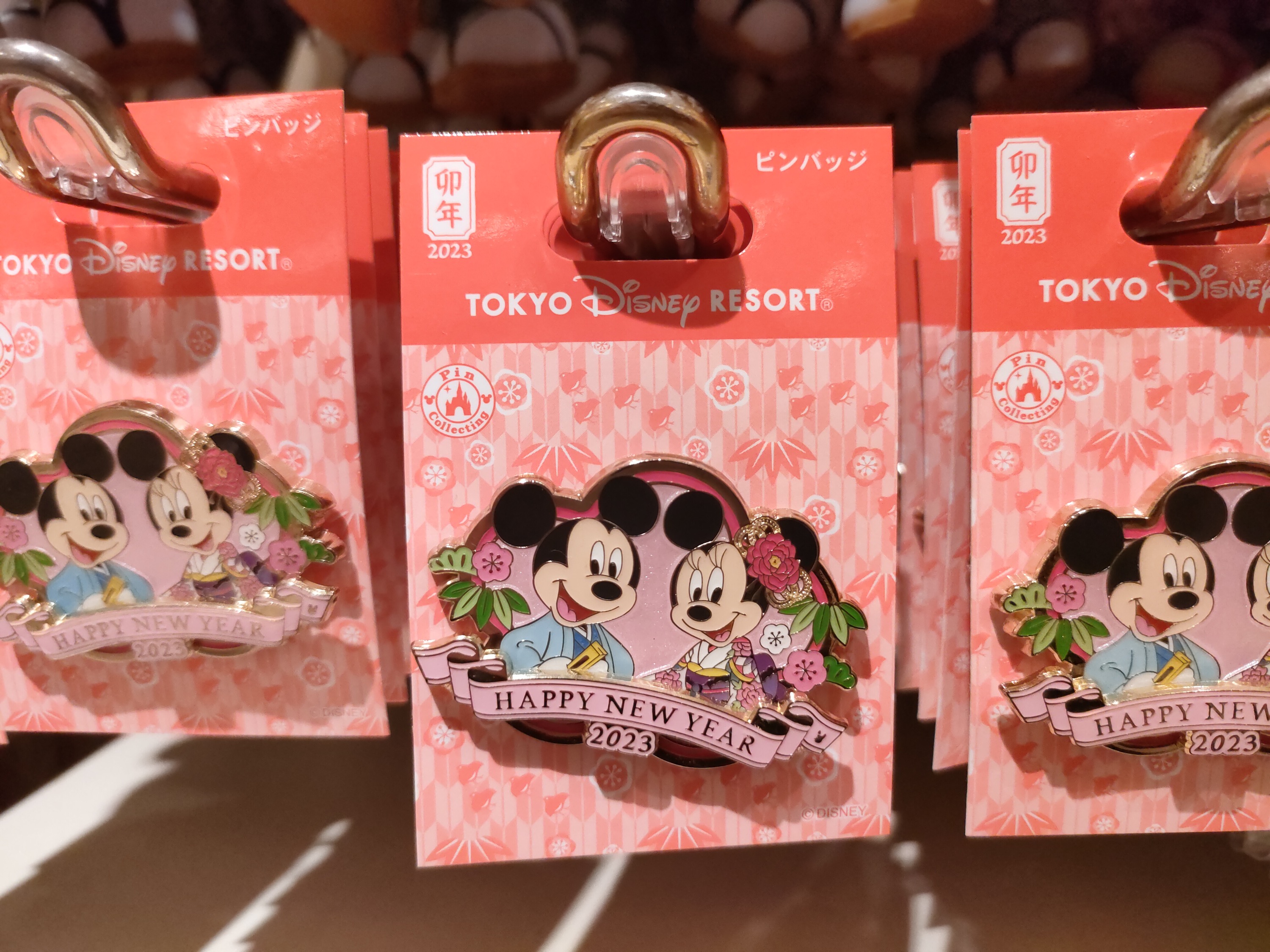 ディズニーお正月グッズ：ピンバッジ