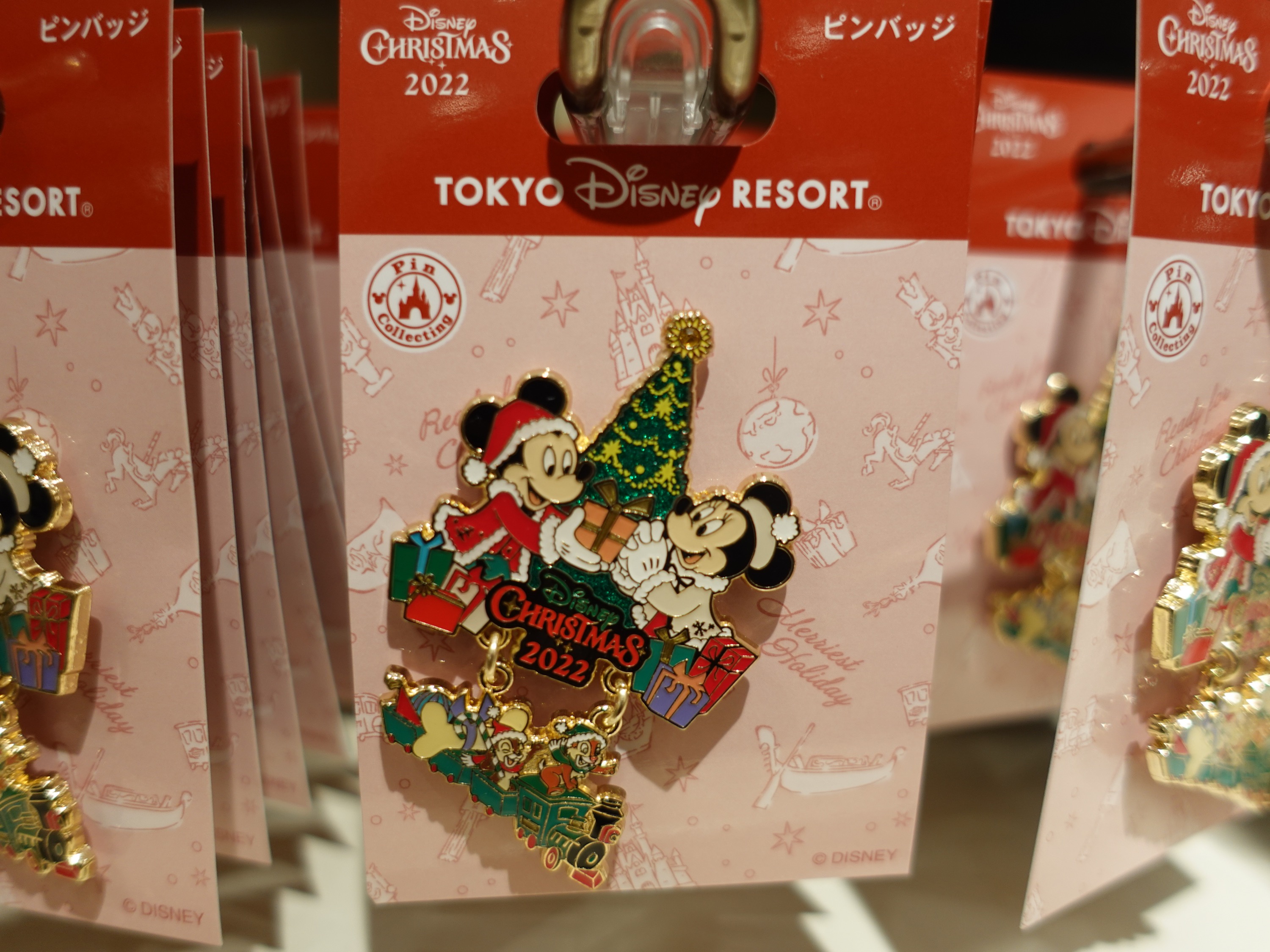 ディズニークリスマスグッズ2022：ピンバッジ