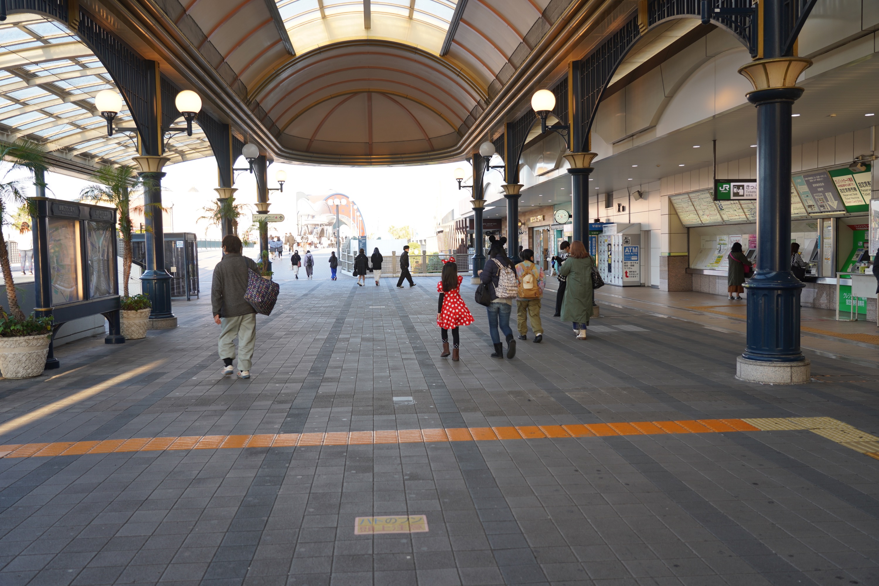 11月ディズニーランド混雑レポ：舞浜駅改札前（7:00頃）