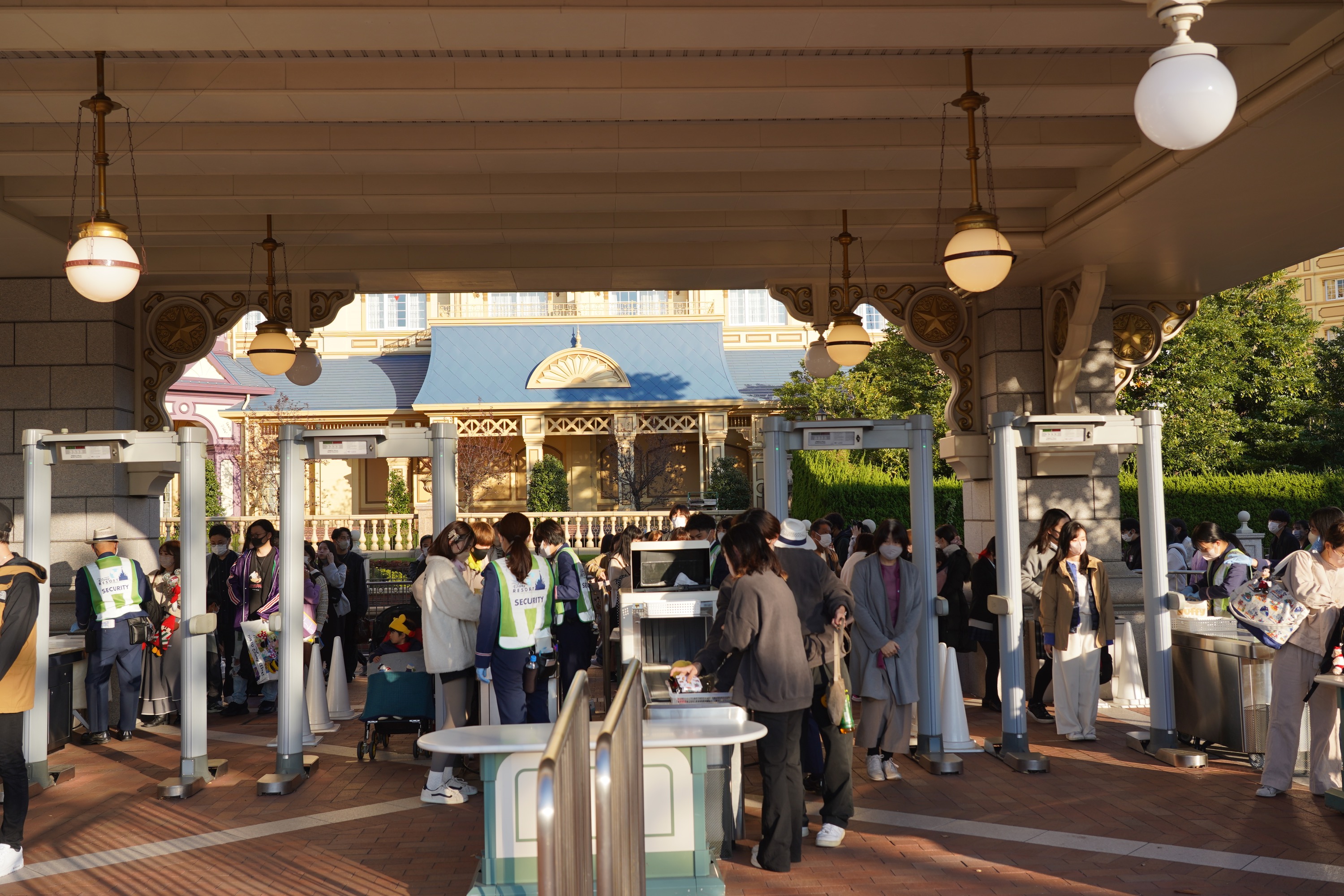 11月ディズニーランド混雑レポ：保安検査場(7:30頃)