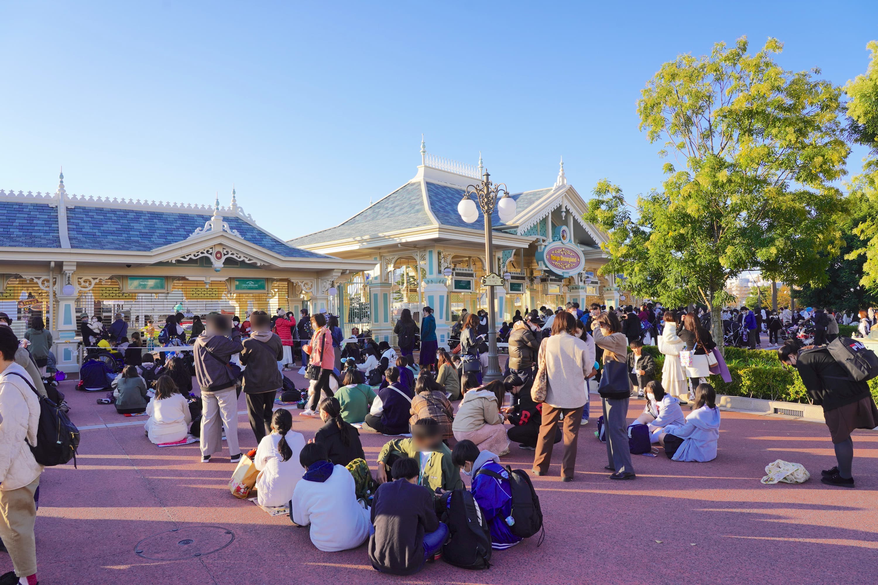 ディズニーランドの開園待ち列