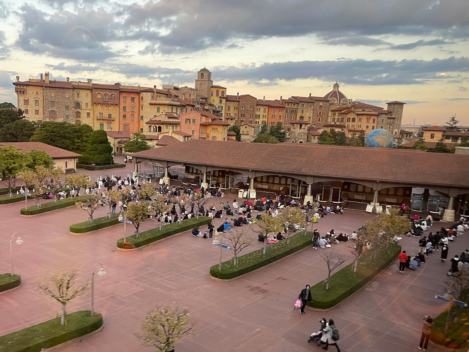 2022年12月のディズニーシーの入園（エントランス）の様子（6:50ごろ）