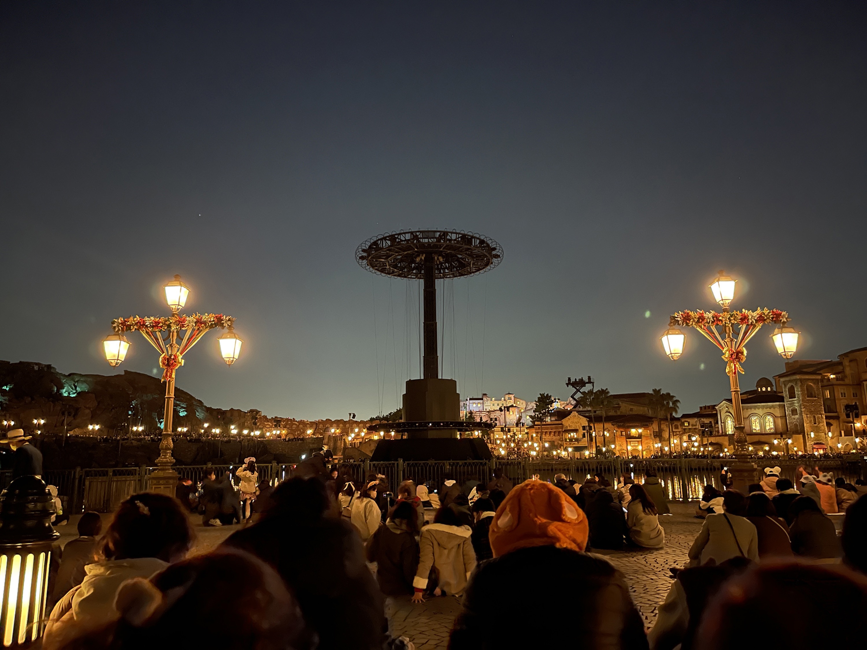 【ディズニー】地蔵ってなに？ディズニーヲタク用語「ショーパレ待ち地蔵」について徹底解説！