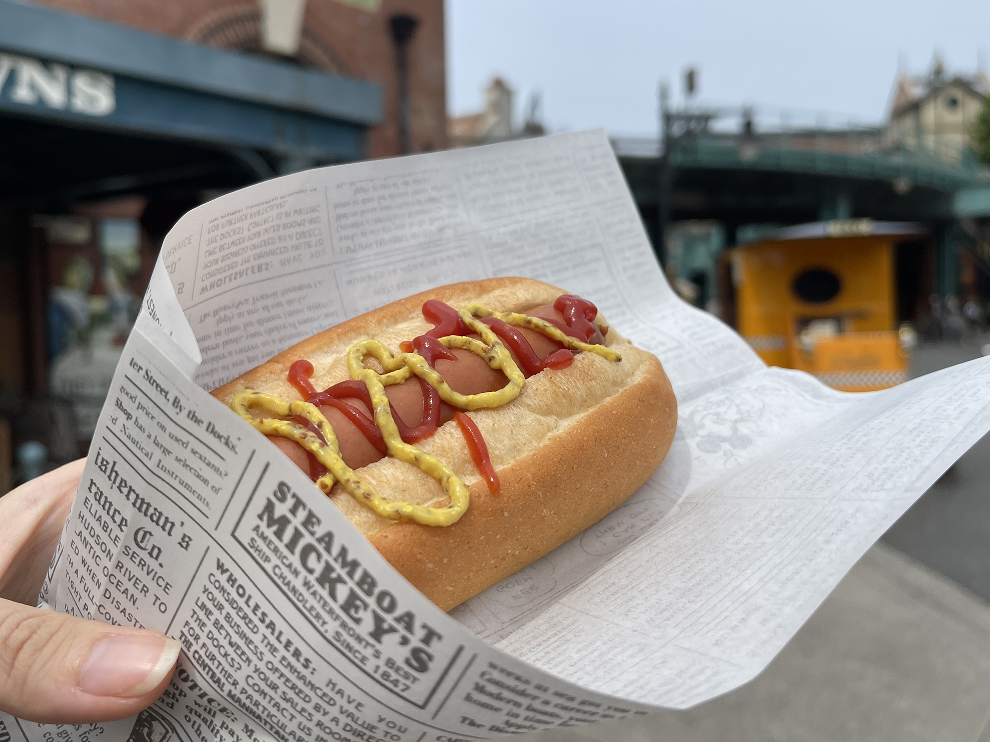 ディズニーシー食べ歩き：ホットドッグ