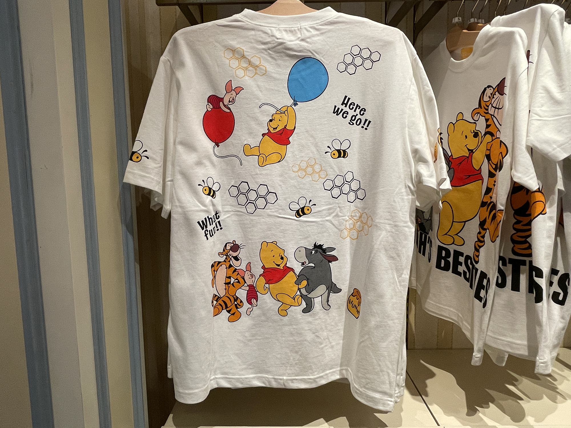 POOH 'S BESTIESTシャツ ユニセックス裏面