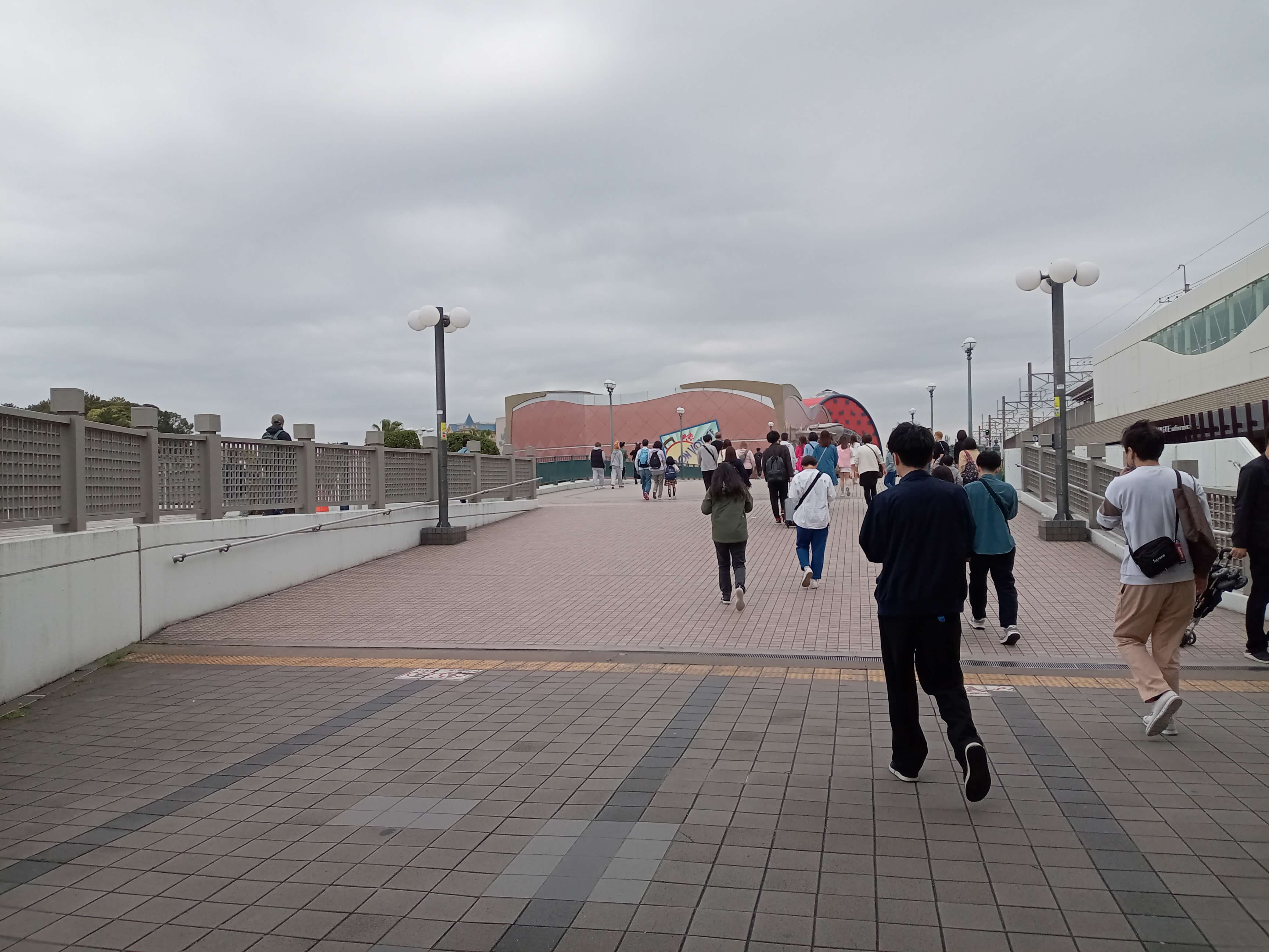 ディズニーランド5月混雑状況レポート：舞浜駅(9:30頃)