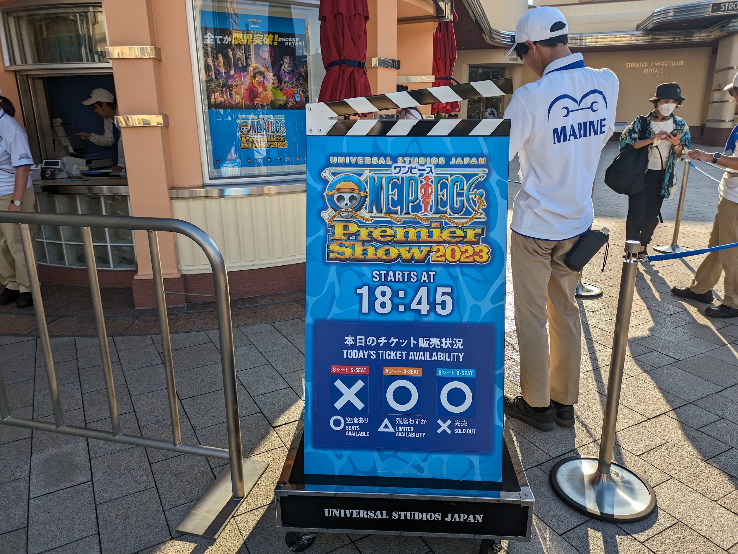 USJワンピースプレミアショー2023の看板（当日券販売中）