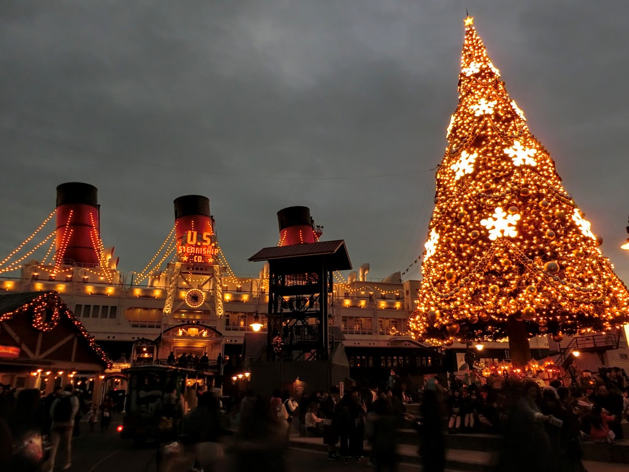 アメリカンウォーターフロントのクリスマスツリー