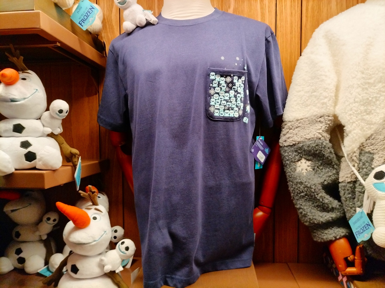 香港ディズニーアナ雪グッズ：ポケット付きTシャツ（ネイビー）