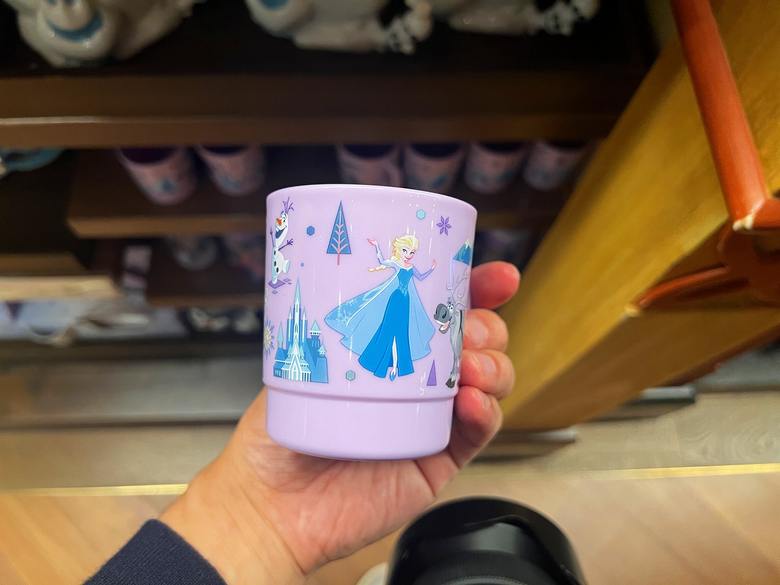 香港ディズニーアナ雪グッズ：マグカップ(クロッカス色)