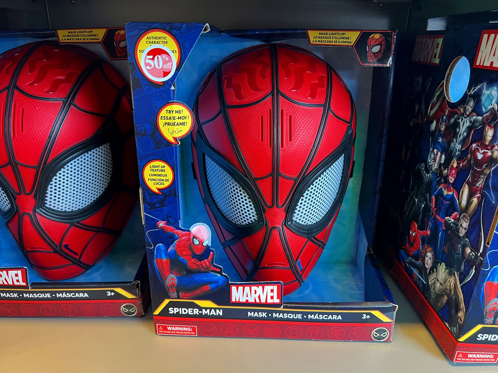 香港ディズニーマーベルグッズ：コミック版スパイダーマンのマスク