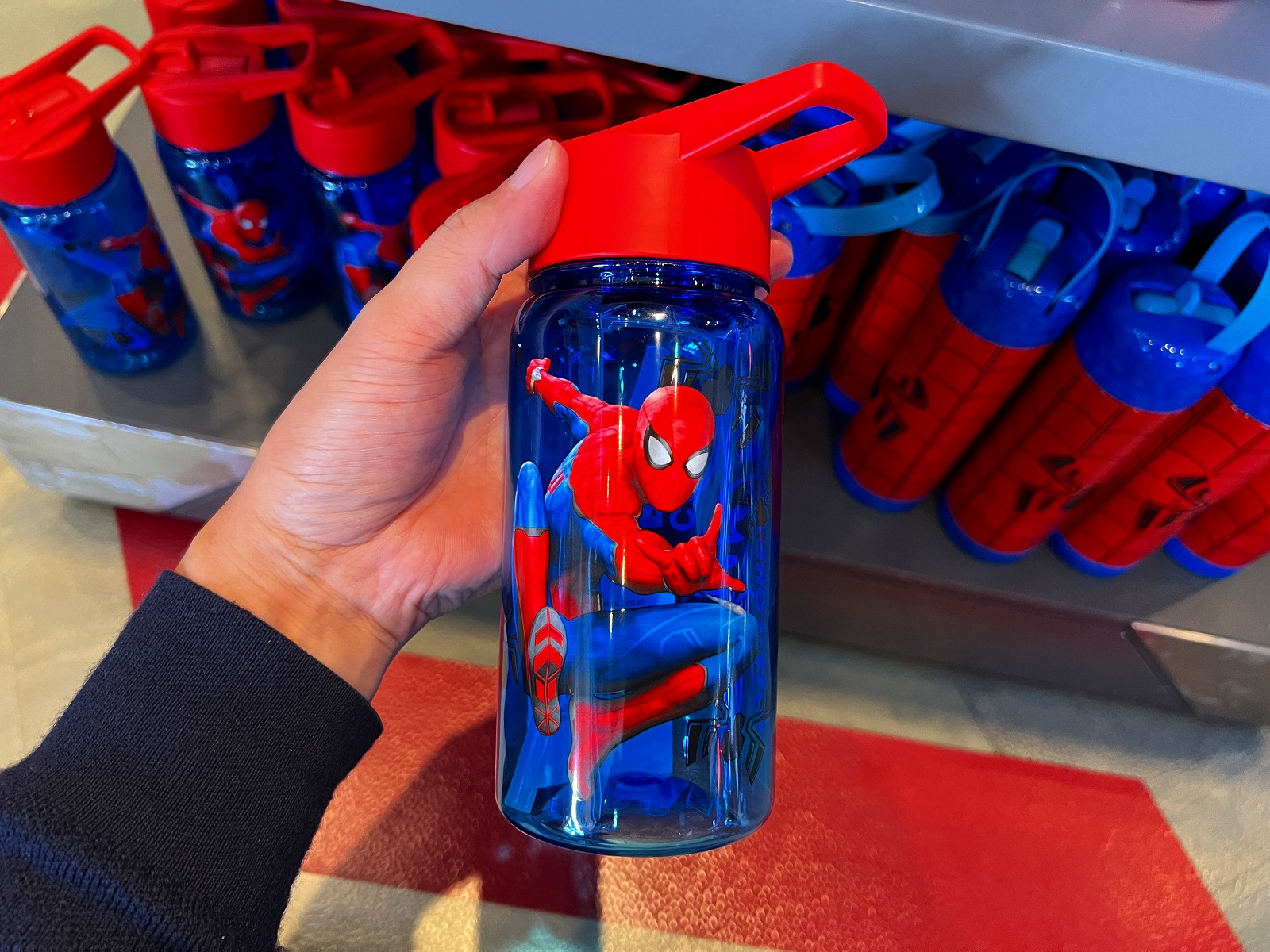 香港ディズニーマーベルグッズ：スパイダーマンのクリアボトル