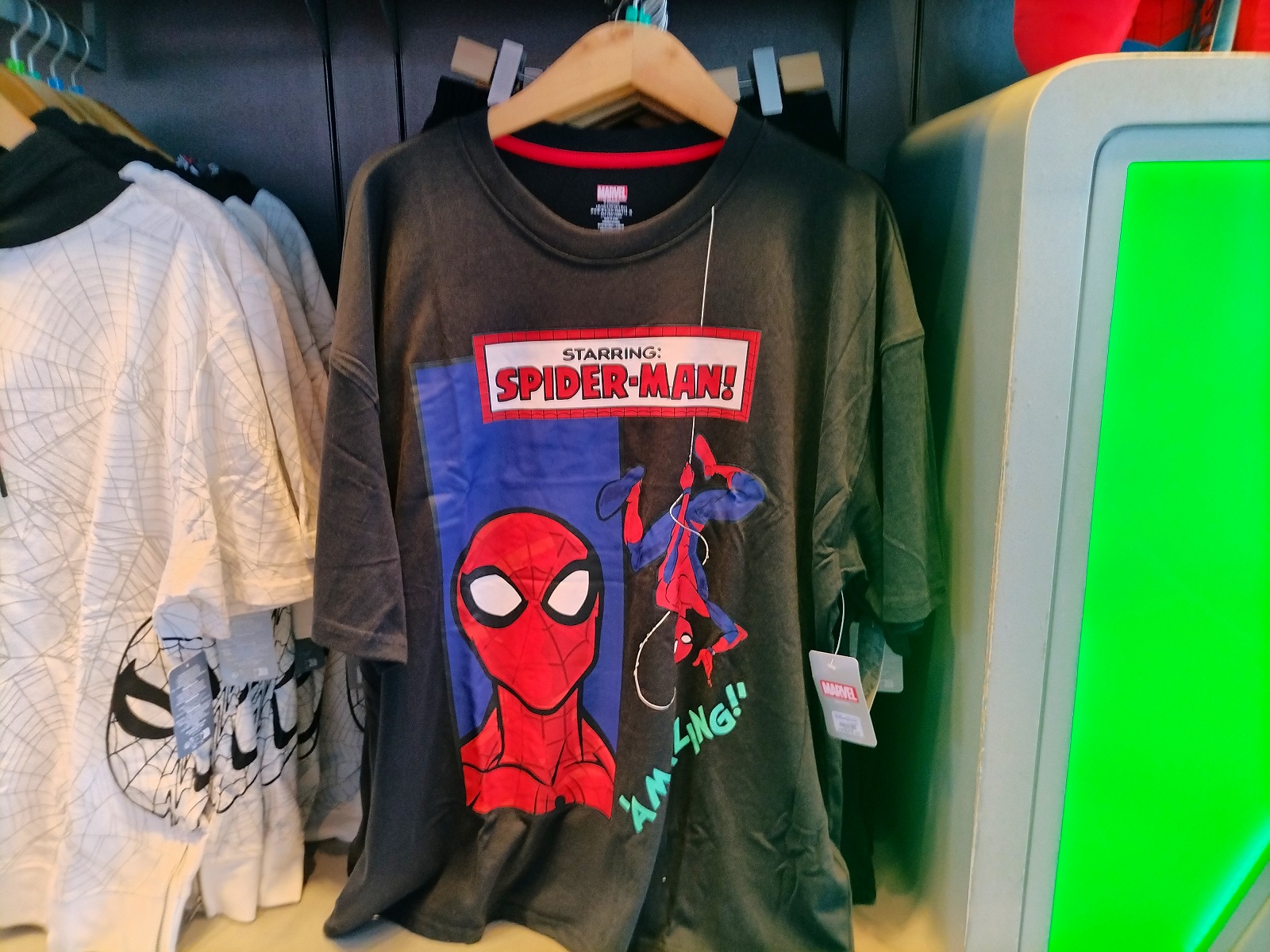 香港ディズニーマーベルグッズ：コミック版スパイダーマンTシャツ