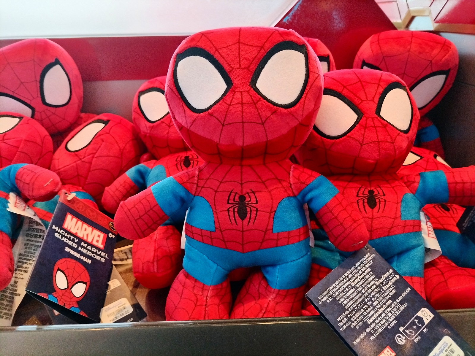 香港ディズニーマーベルグッズ：スパイダーマンのぬいぐるみ（S）