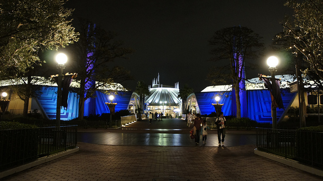 夜のトゥモローランド