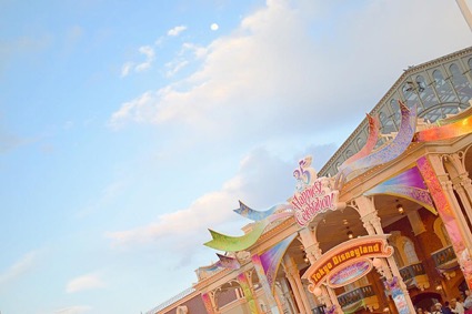 35周年イベント中のディズニーランドはお祝いムードで自然と気持ちも上がります！