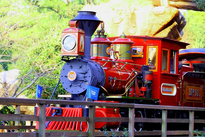 【待ち時間も】ウエスタンリバー鉄道徹底解説！最後の恐竜に注意！アナウンスの声は誰？