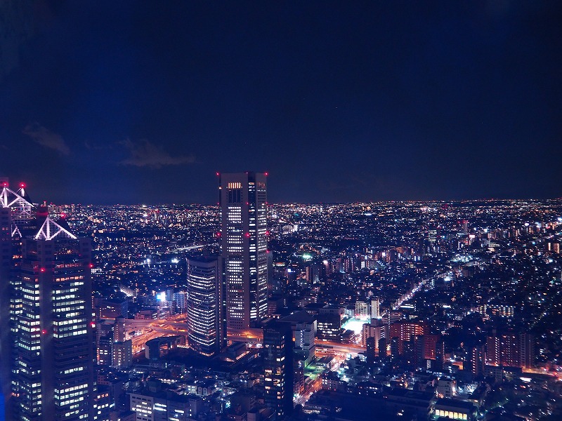 西側からの夜景。天気がいいと、この辺りから富士山が見えるそうです