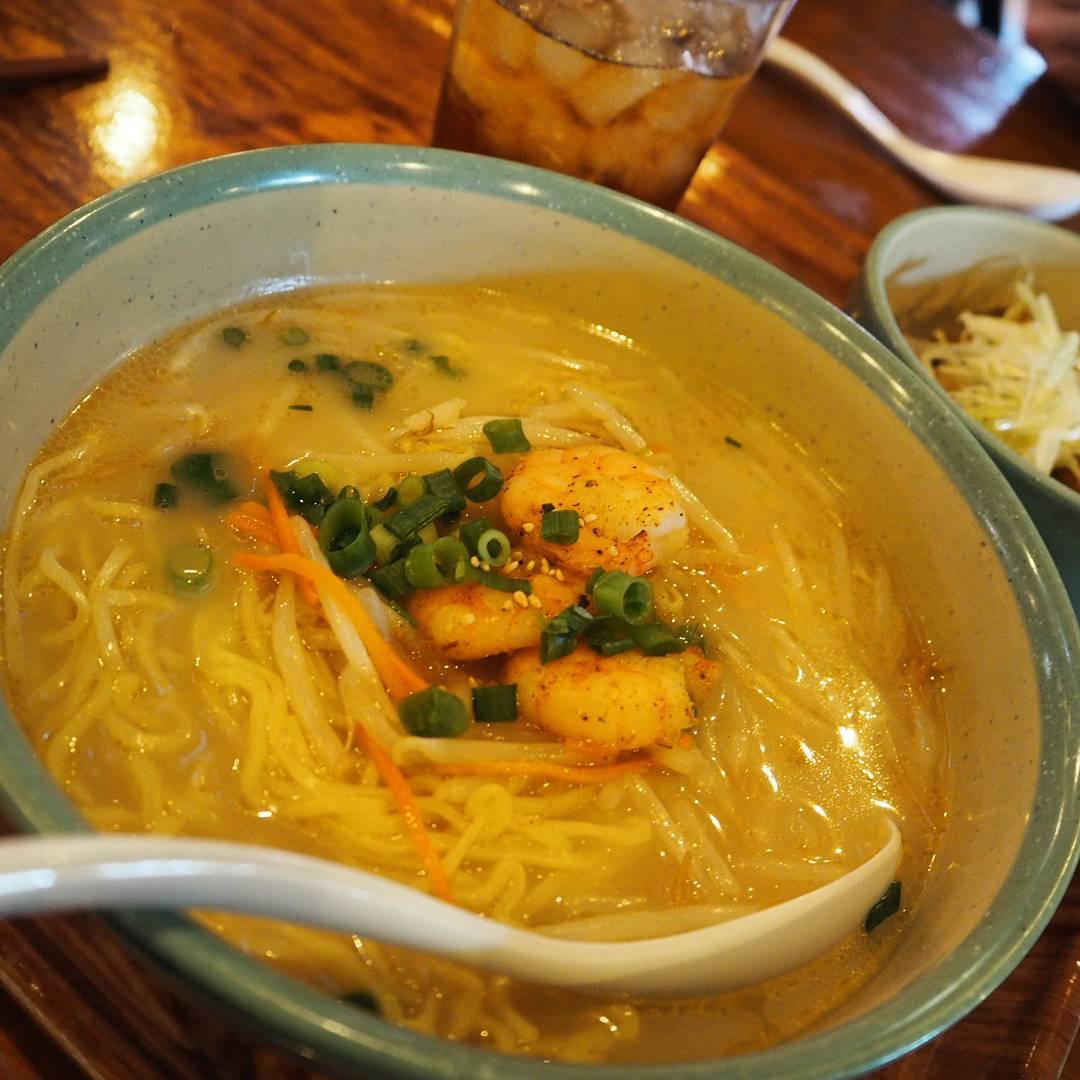 女性におすすめの海老入り白湯麺