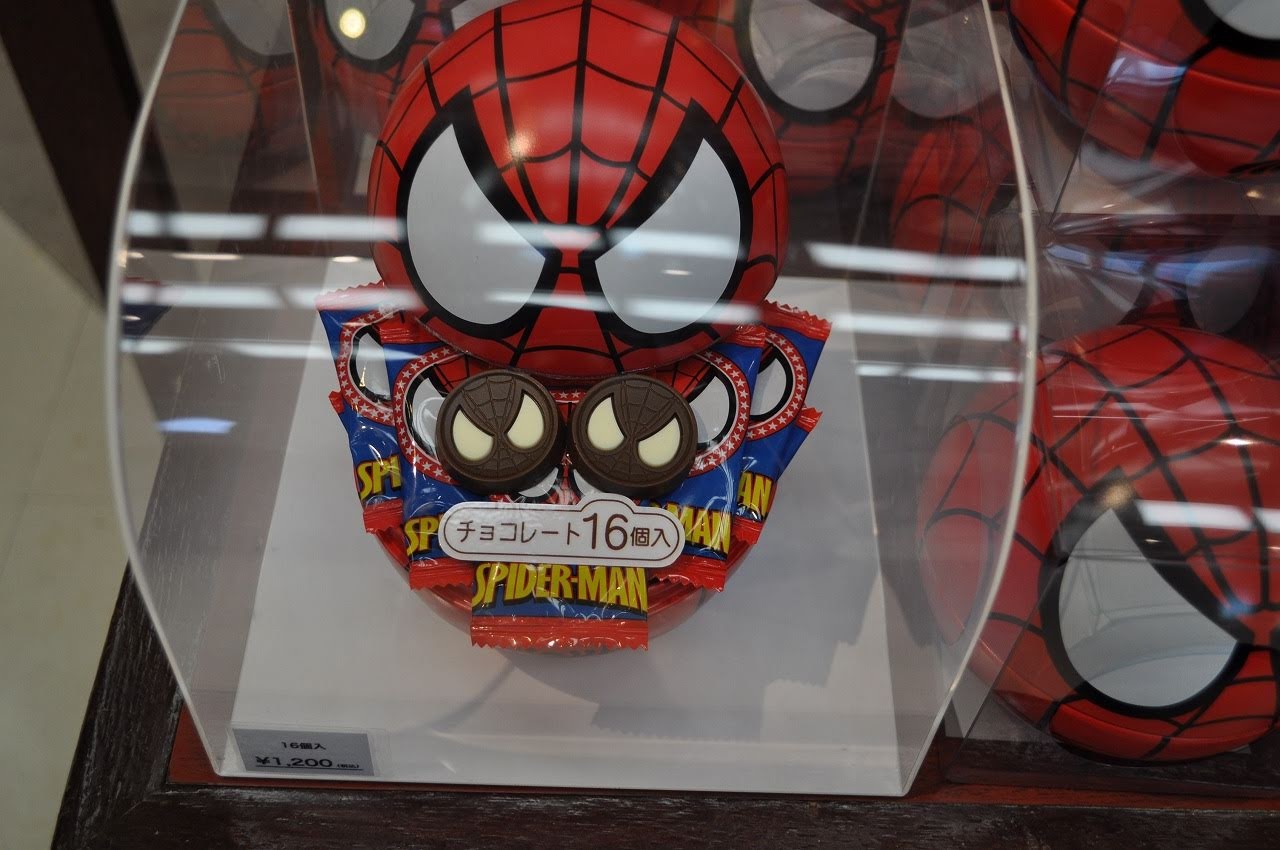 スパイダーマンの缶入りチョコレート