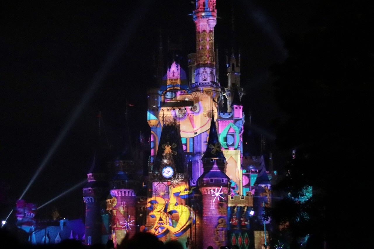 「Celebrate!TokyoDisneyLand」のワンシーン