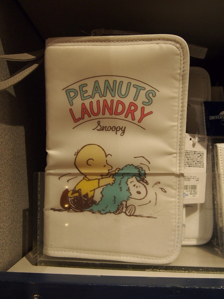 PEANUTS LAUNDRY（ピーナッツ・ランドリー）のパスポートケース