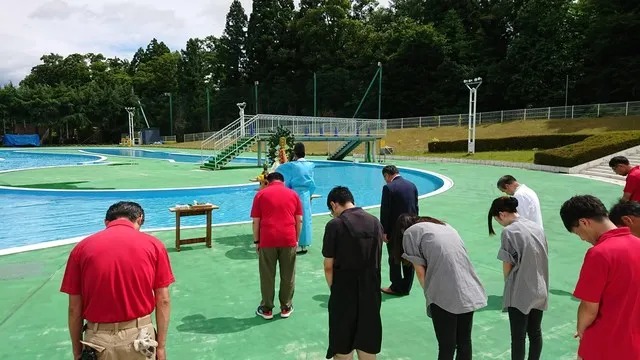 去年のリナワールドのプール開きの様子