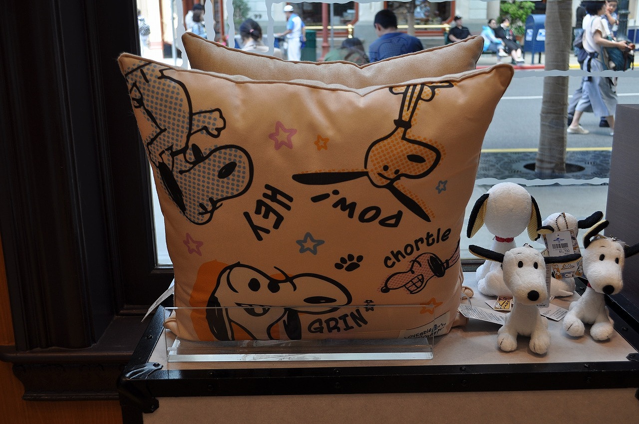 スヌーピーグッズ「LOVEable VINTAGE snoopy」／クッション