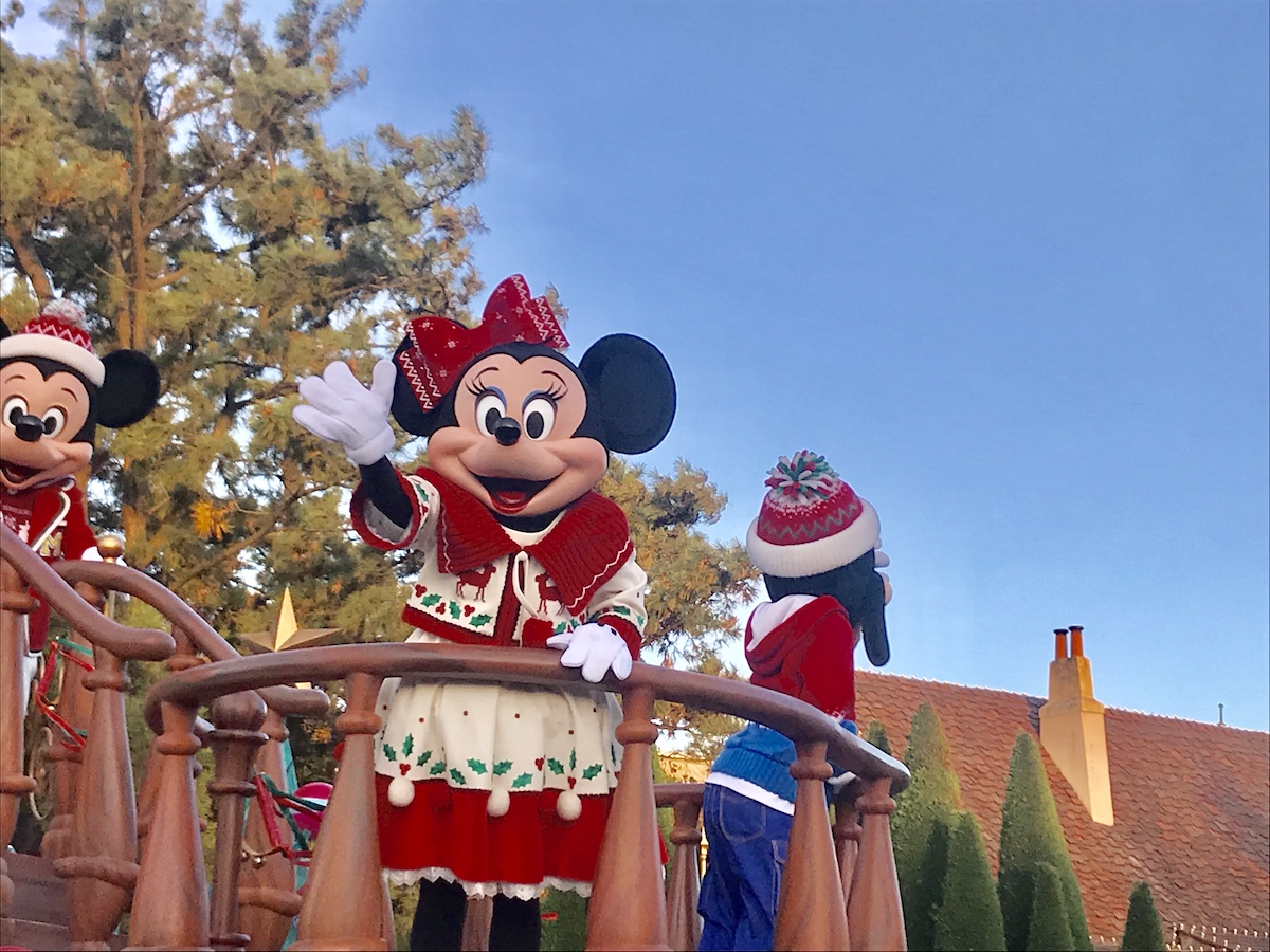 ディズニーランドのクリスマスパレード