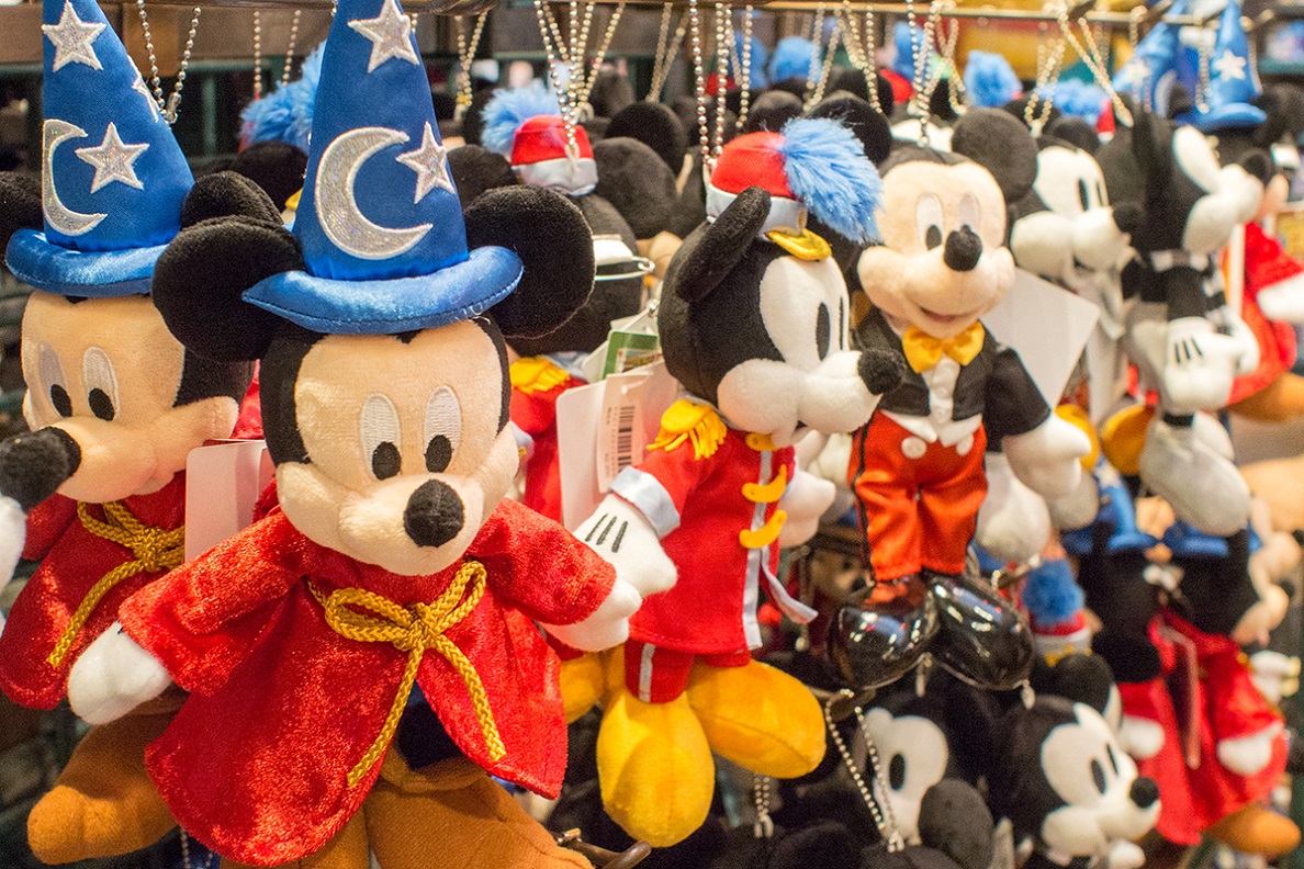 【2024】ディズニーぬいぐるみバッジ78選！ランド・シー限定ぬいばまとめ！