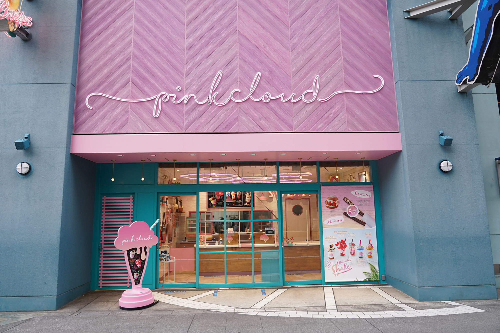 【USJ】ピンク・クラウドはパーク外のシェイク専門店！場所、メニュー、値段情報まとめ！