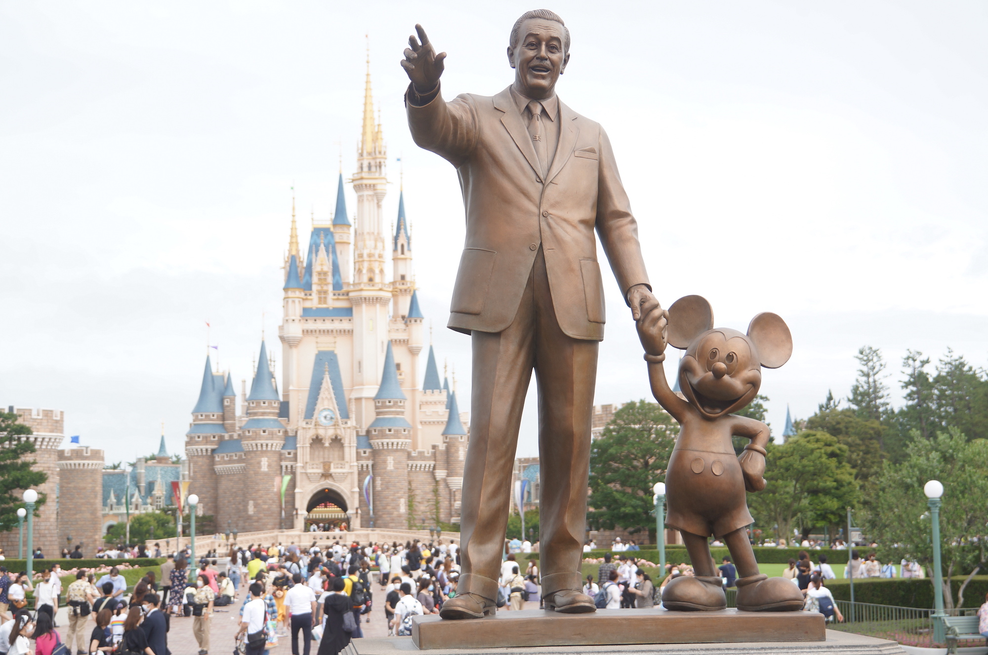 【ディズニー再開初日レポ】ディズニーランドの再開日にパークに行けた！コロナ対策や変更点まとめ！