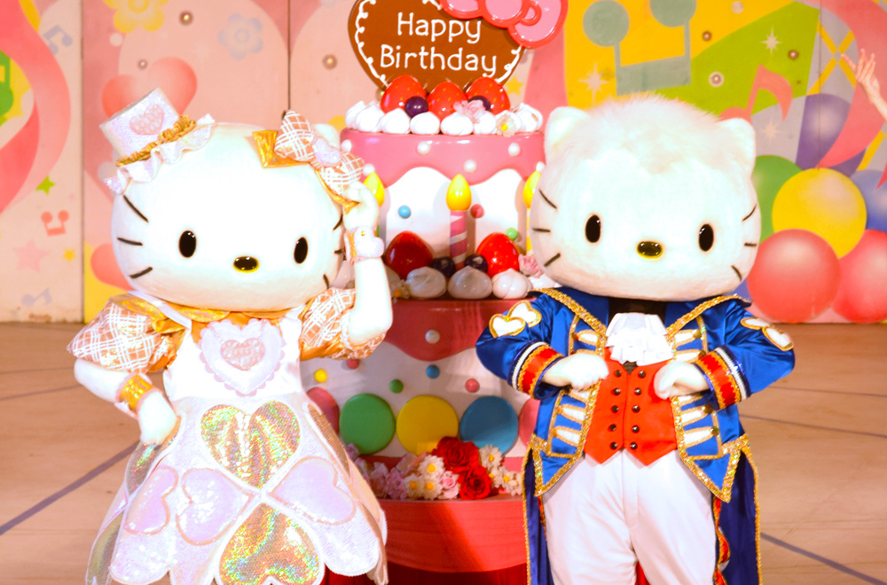 おめかししたキティとダニエルとお誕生日をお祝い