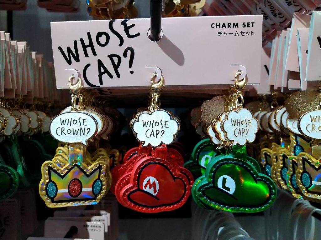 ユニバのマリオカフェグッズ「WHOSE CAP?」107種まとめ！マリオ＆ルイージの帽子、Tシャツ、パーカー、雑貨類の値段まとめ