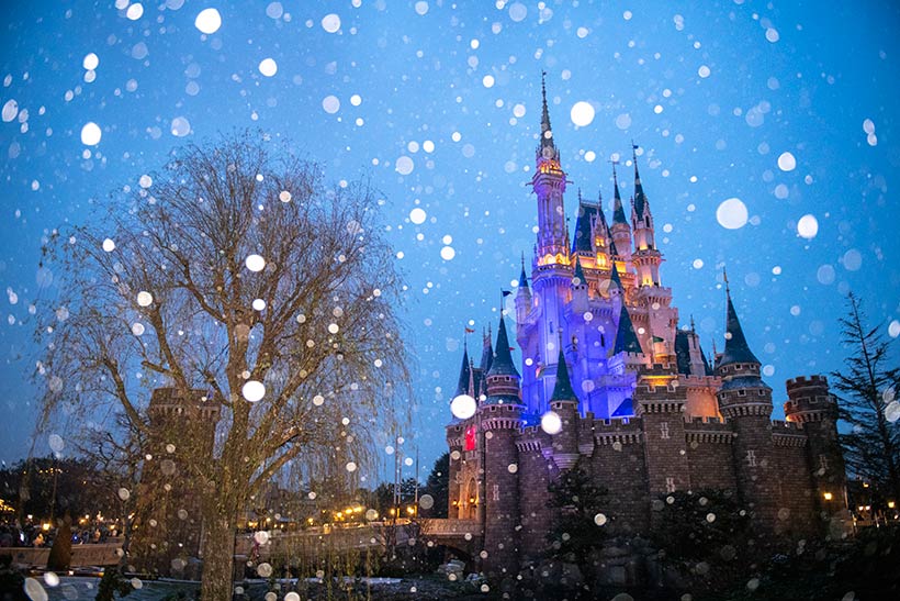 【冬】ディズニーで雪が降ったら？雪・寒さ対策や交通機関の注意点まとめ