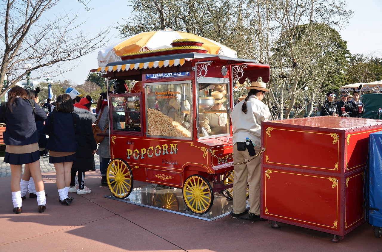 スウィートハート・カフェ前