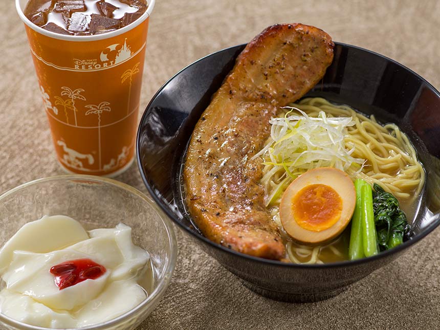 ディズニーランドのおすすめラーメン「ブラックペッパーポーク麺」